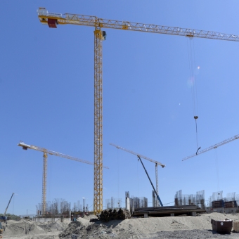 Башенные краны Potain на строительстве Ледового Дворца Спорта в Новосибирске